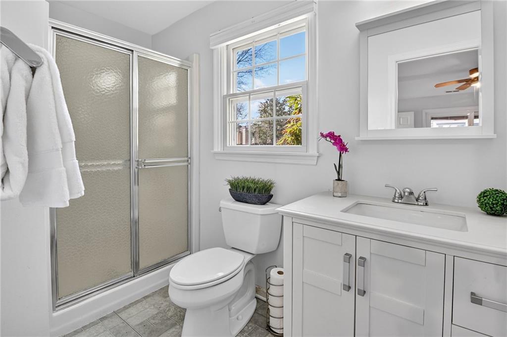 142 Roscommon Place Canonsburg, PA 15317 - Photo 20 of 31 a bathroom with a sink toilet and shower