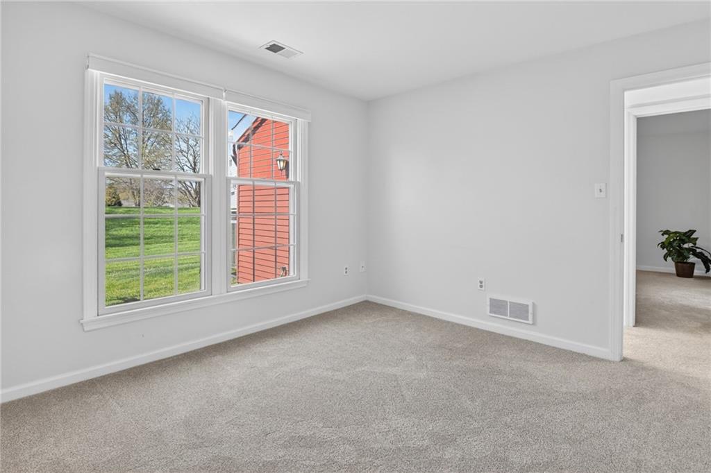 142 Roscommon Place Canonsburg, PA 15317 - Photo 22 of 31 an empty room with windows and closet