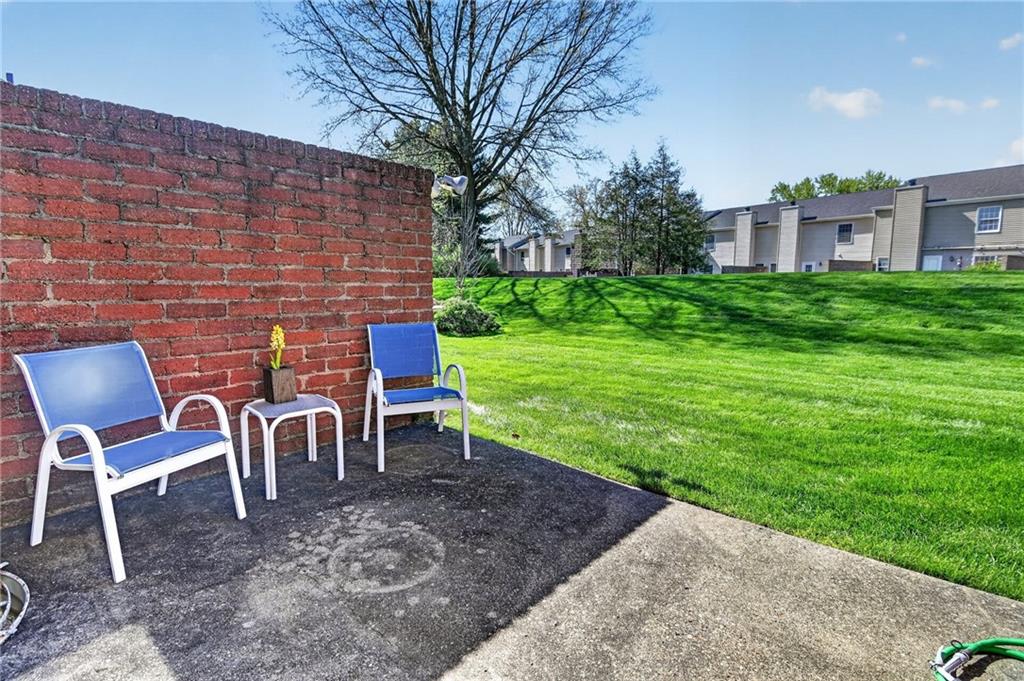 142 Roscommon Place Canonsburg, PA 15317 - Photo 26 of 31 a backyard of a house with table and chairs