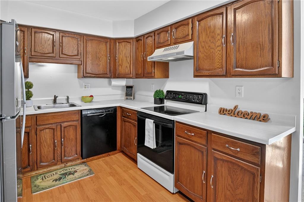142 Roscommon Place Canonsburg, PA 15317 - Photo 10 of 31 a kitchen with stainless steel appliances granite countertop a sink stove and cabinets