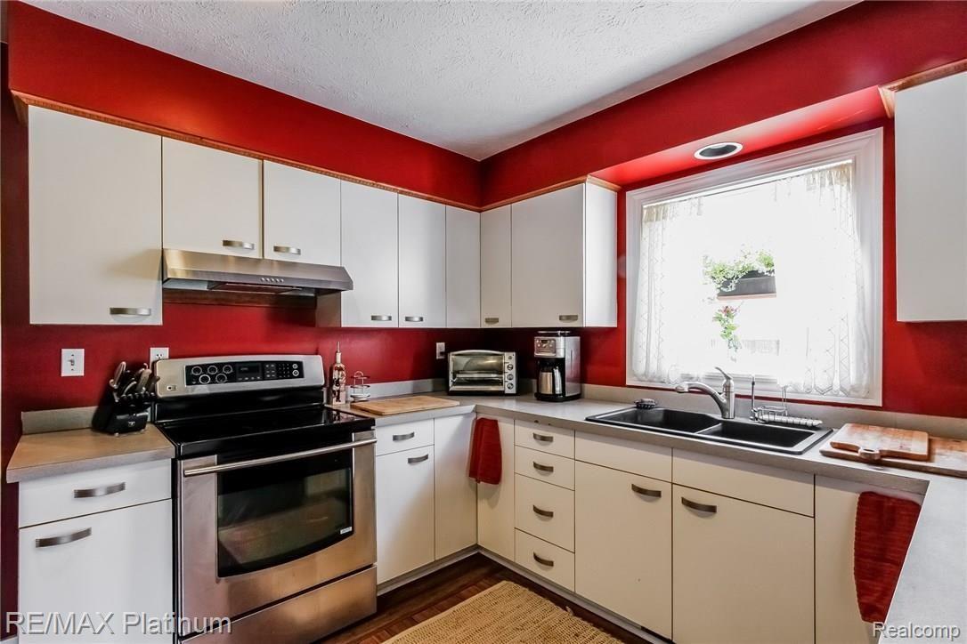 4369 Old Mill Road Pinckney, MI 48169 - Photo 10 of 55 017-Kitchen-2021369-medium.jpg