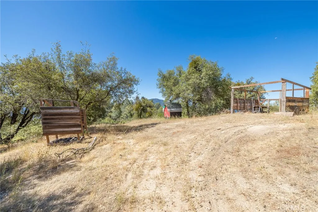 49 Old Yosemite Road Oakhurst, CA 93644 - Photo 5 of 41