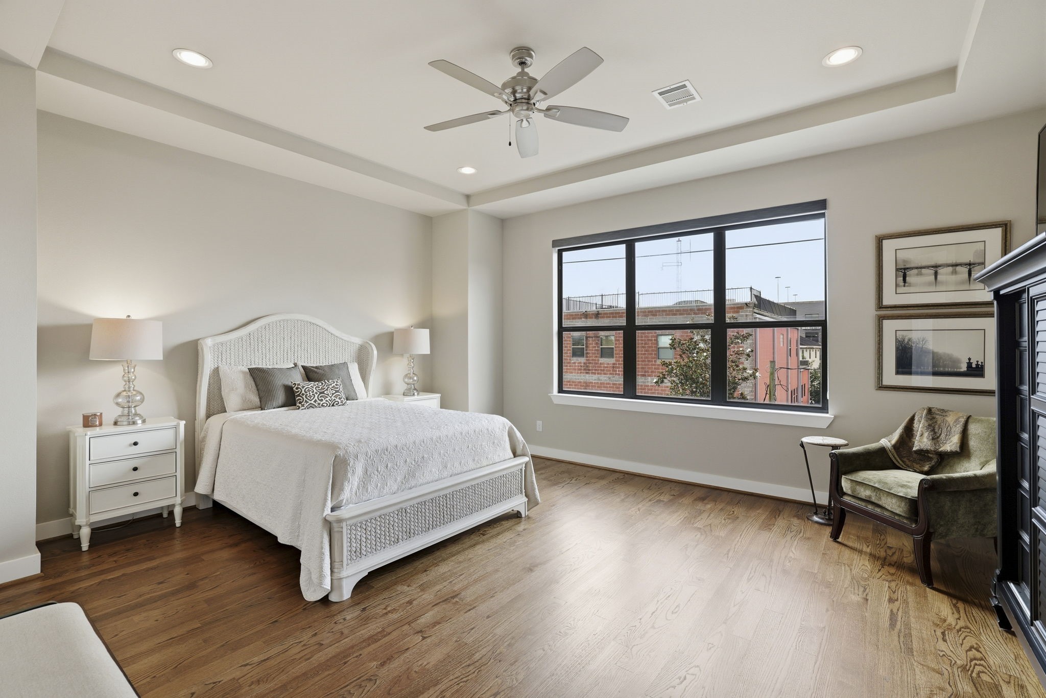 4102 Marina Street Houston, TX 77007 - Photo 19 of 32 Spacious primary bedroom with tray ceiling, an expansive walk-in closet, and tons of natural light.