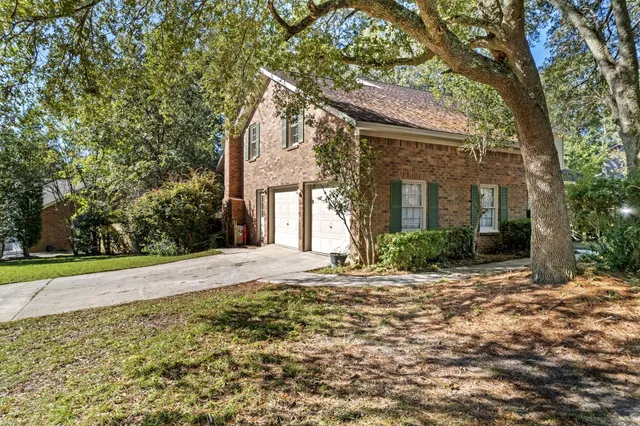 $609,000 | 17 Plantation Circle, Summerville, SC 29485