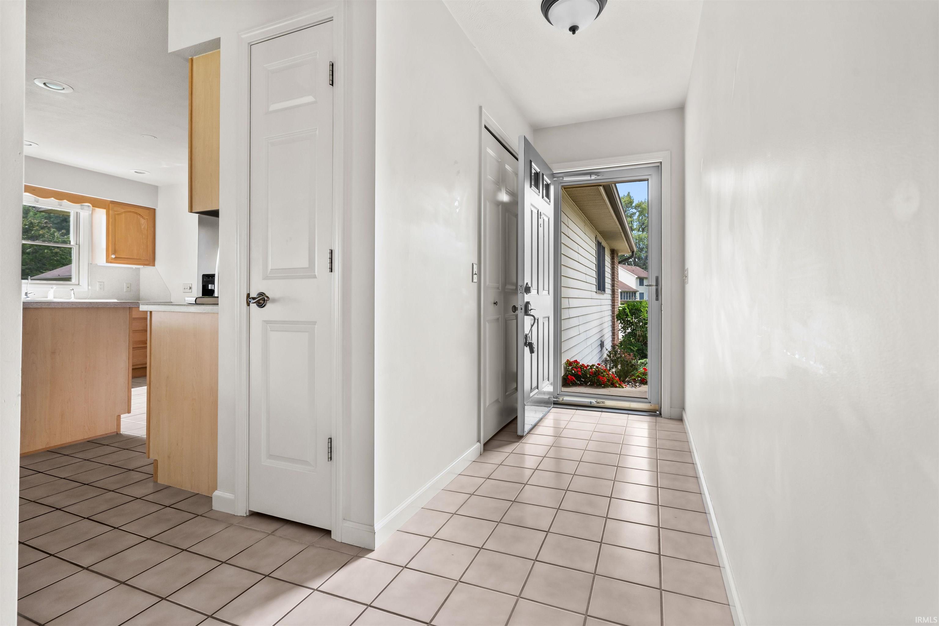 345 Channel View Drive Warsaw, IN 46580 - Photo 11 of 36