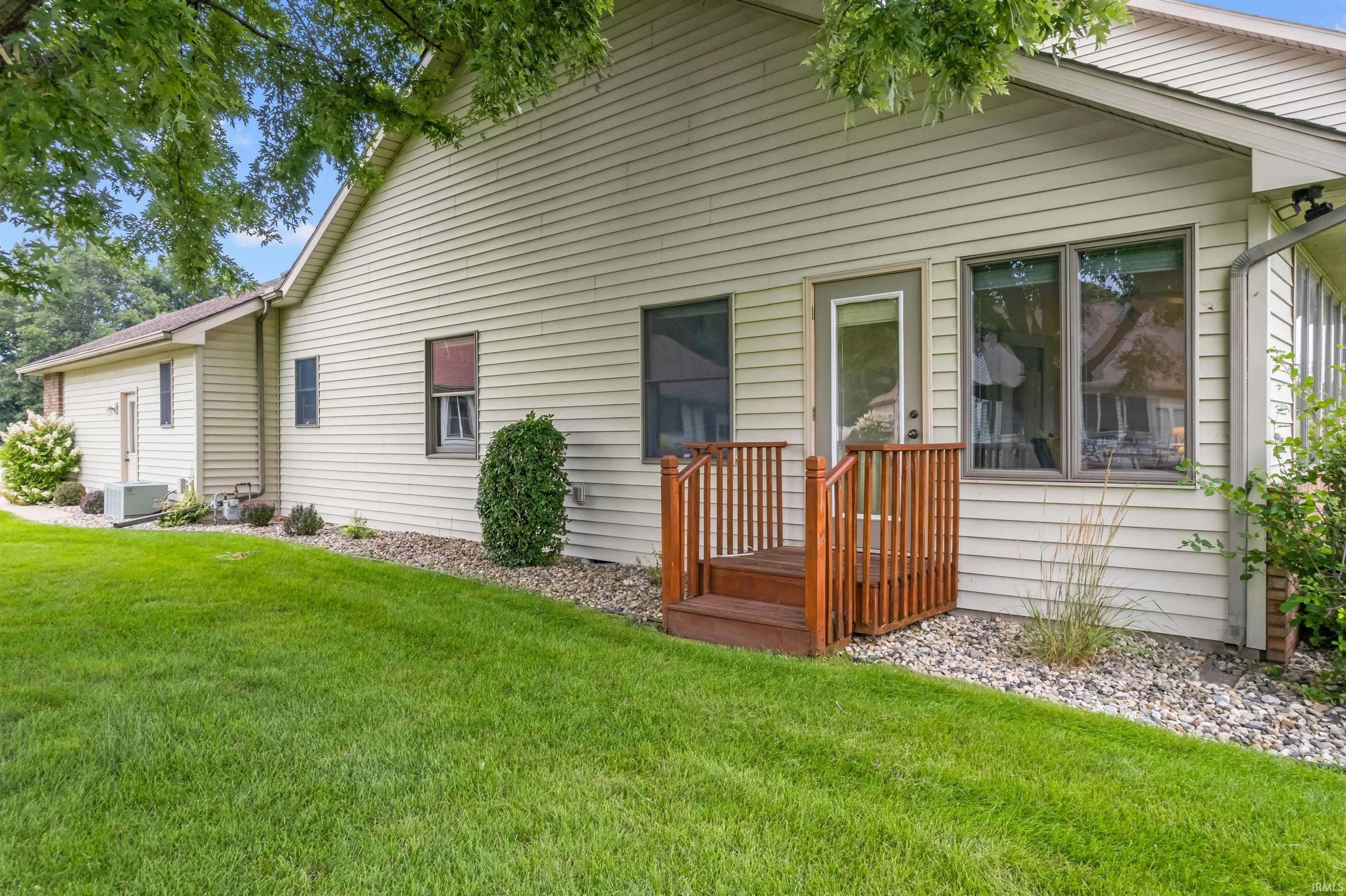 345 Channel View Drive Warsaw, IN 46580 - Photo 9 of 36