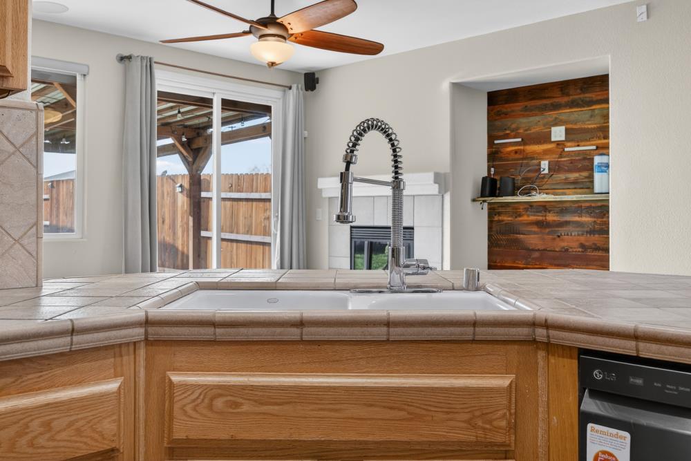 7341 Elverta Rail Way Rio Linda, CA 95673 - Photo 15 of 51