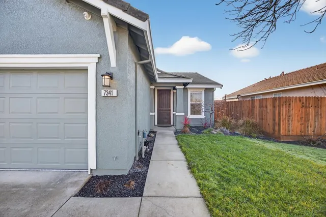 $500,000 | 7341 Elverta Rail Way, Rio Linda, CA 95673