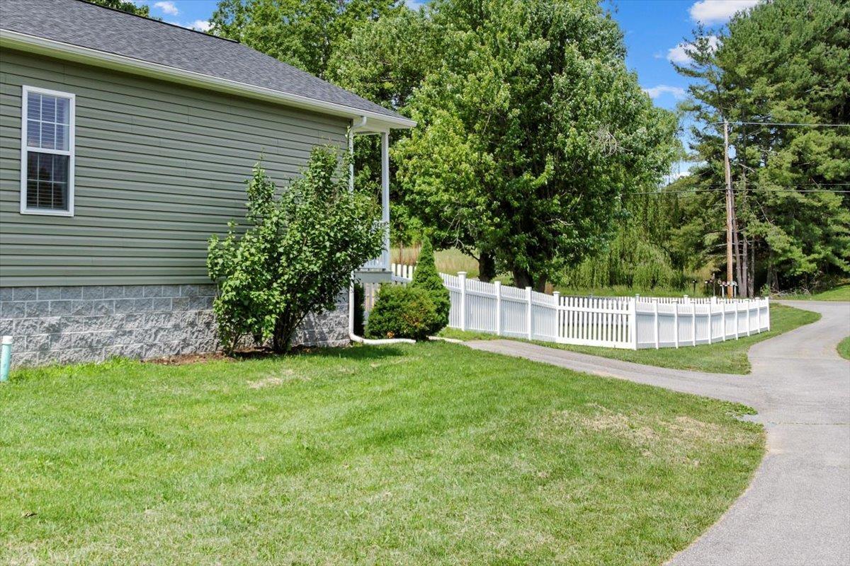 7694 Brooklyn Road Radford, VA 24141 - Photo 38 of 45 Gallery Image 38