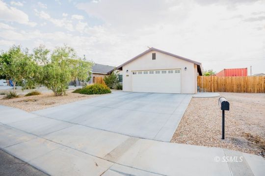 1609 South McCall Street Ridgecrest, CA 93555 - Photo 4 of 33 a view of backyard of house