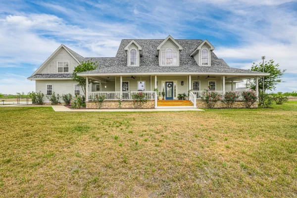$865,000 | 290 Little El Paso, Martindale, TX 78655