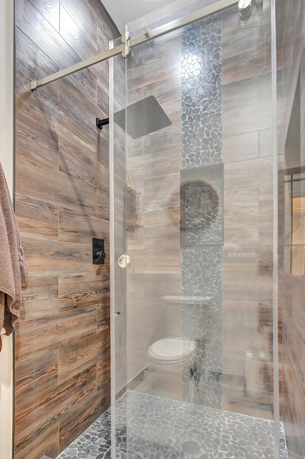 23164 Via Stel Boca Raton, FL 33433 - Photo 25 of 35 2nd bath