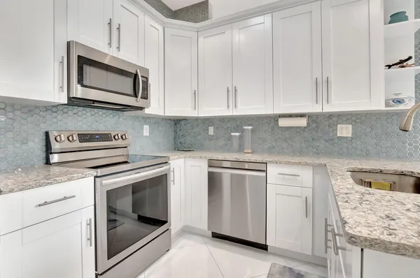 $5,000 | 23164 Via Stel, Boca Raton, FL 33433