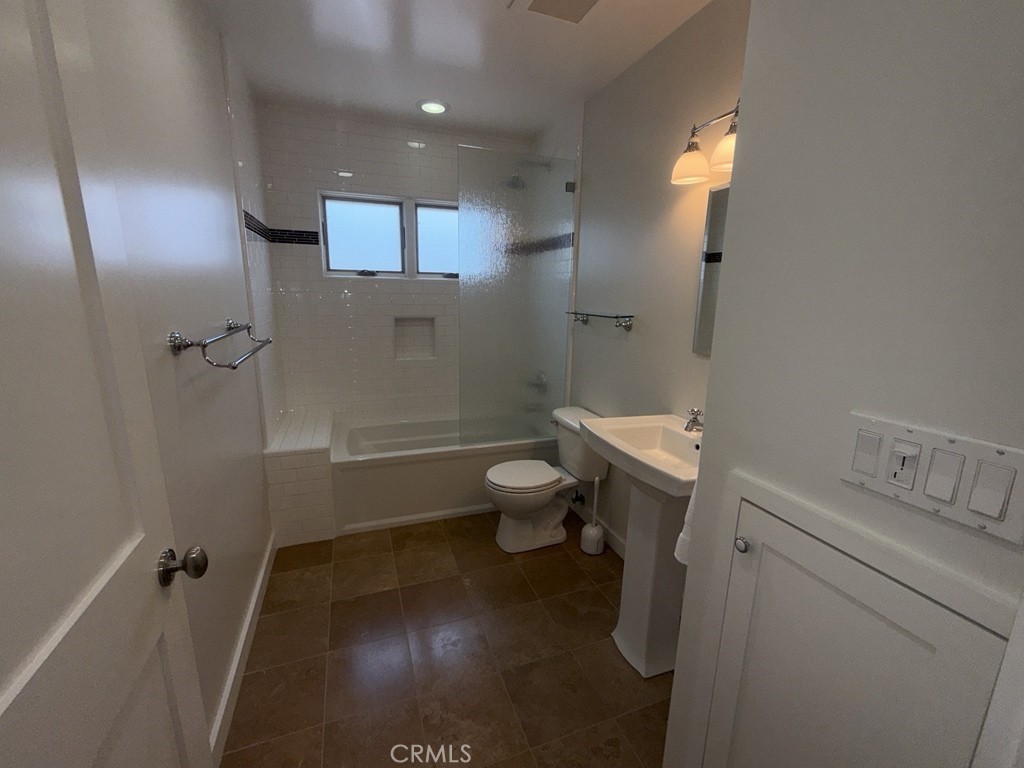2746 North Kenneth Road Burbank, CA 91504 - Photo 19 of 29