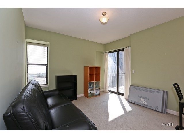 41 East 8th Street, Unit 1203 Chicago, IL 60605 - Photo 5 of 25
