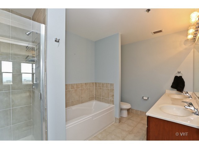 41 East 8th Street, Unit 1203 Chicago, IL 60605 - Photo 8 of 25