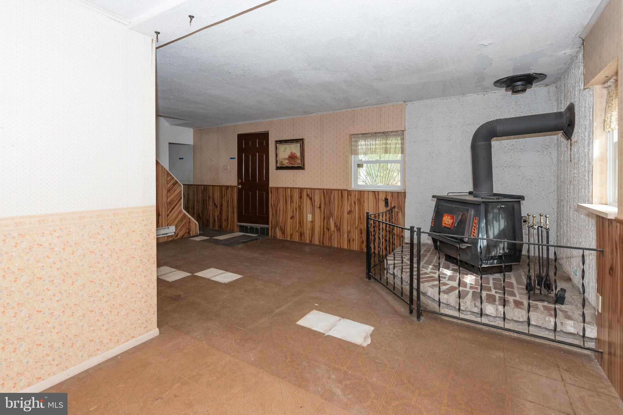 450 Weymouth Road Buena, NJ 08310 - Photo 23 of 48 a view of livingroom with furniture and toys