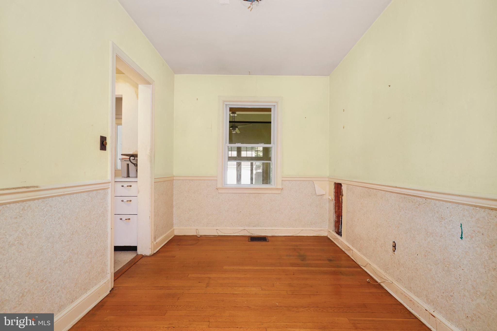 9605 Bristol Avenue Silver Spring, MD 20901 - Photo 8 of 36
