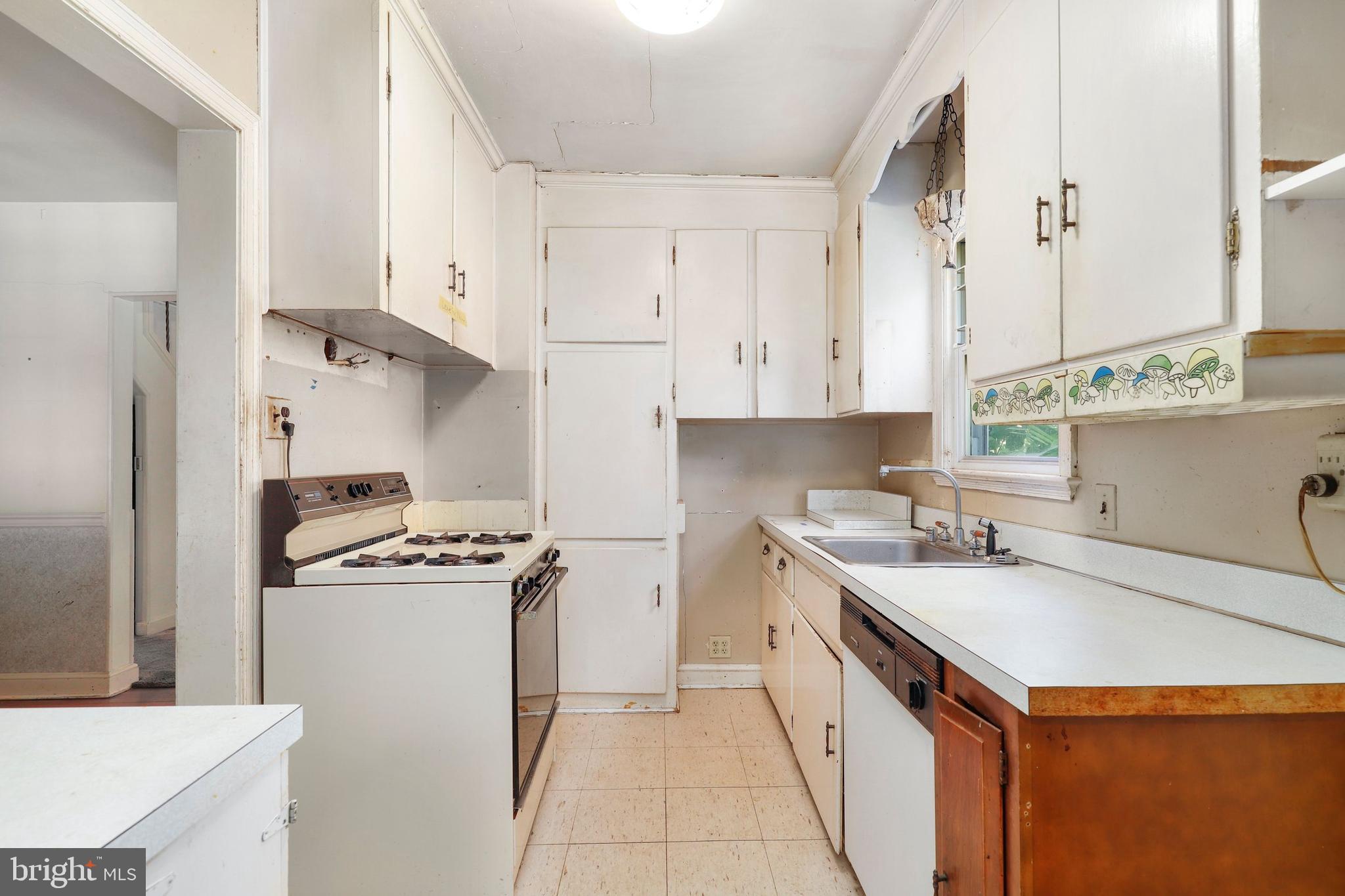 9605 Bristol Avenue Silver Spring, MD 20901 - Photo 10 of 36