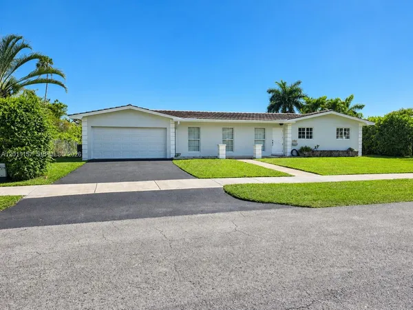 $900,000 | 14250 Southwest 85th Street, Miami, FL 33186