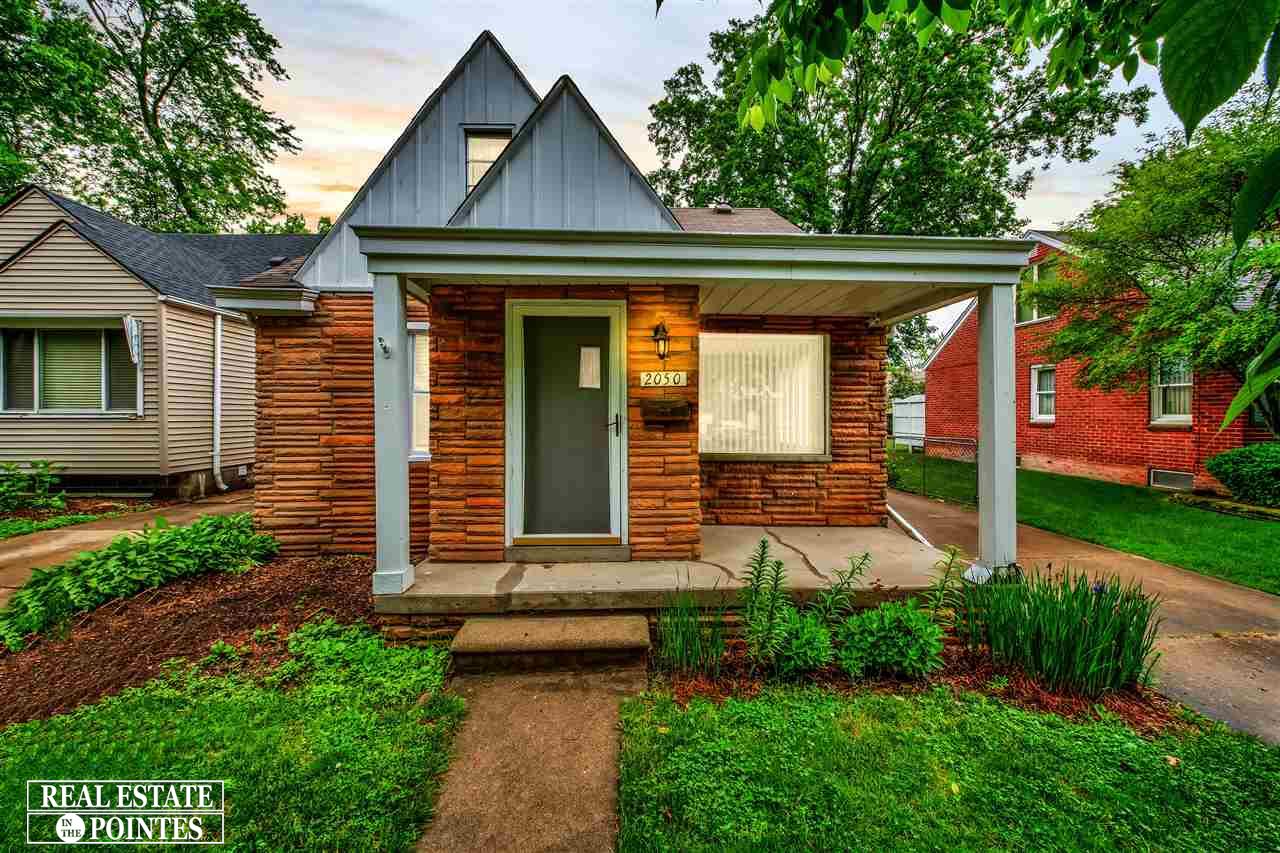 2050 Roslyn Road Grosse Pointe Woods, MI 48236 - Photo 1 of 30