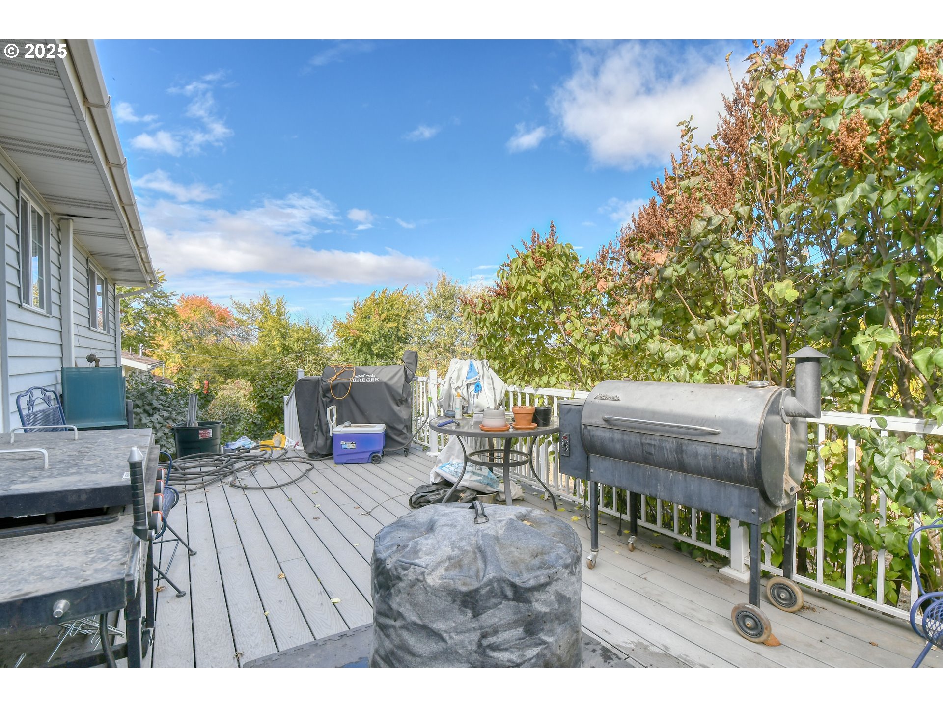 3307 Southwest Kirk Avenue Pendleton, OR 97801 - Photo 27 of 28 a view of a patio with table and chairs with wooden floor and fence