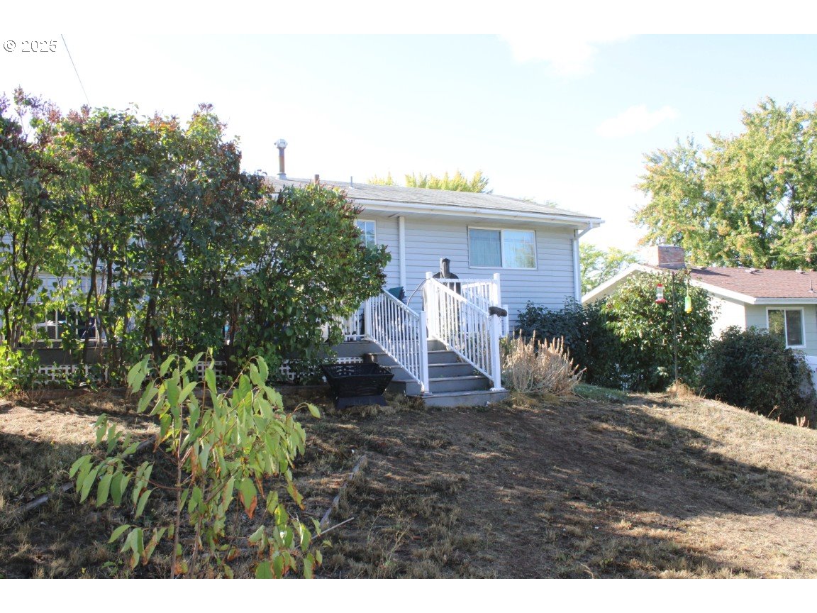 3307 Southwest Kirk Avenue Pendleton, OR 97801 - Photo 3 of 28 a view of a house with a yard