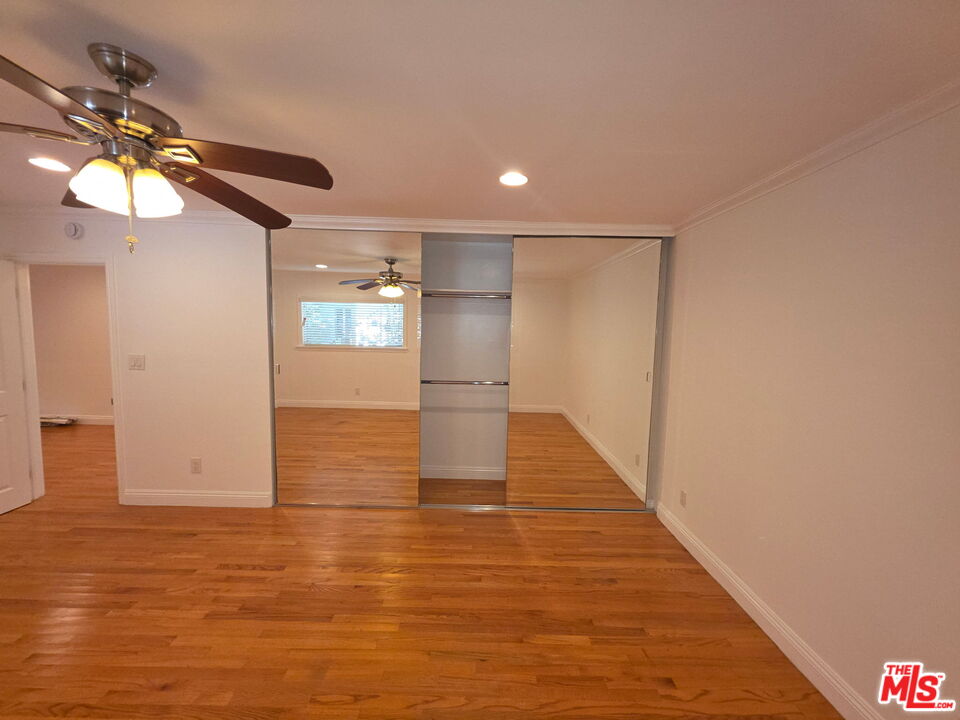 309 Broadway Street, Unit 6 Venice, CA 90291 - Photo 4 of 28 a view of a hallway with wooden floor