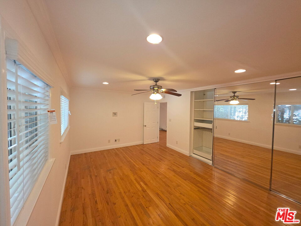 309 Broadway Street, Unit 6 Venice, CA 90291 - Photo 5 of 28 a view of a livingroom with a ceiling fan window and wooden floor