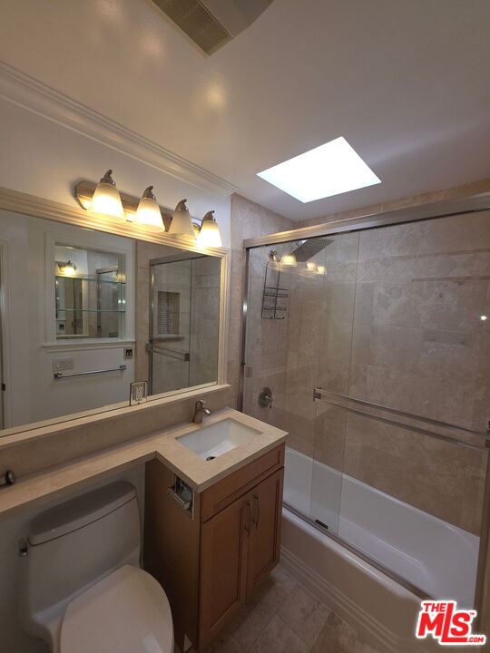 309 Broadway Street, Unit 6 Venice, CA 90291 - Photo 8 of 28 a bathroom with a sink and mirror with bathtub