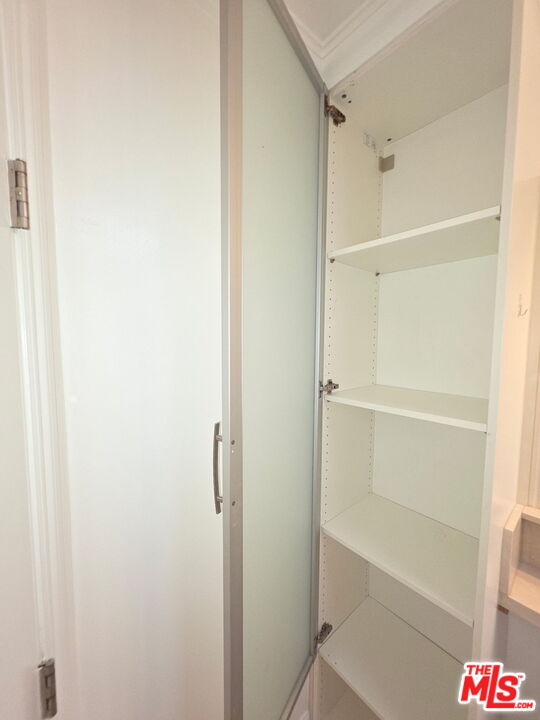 309 Broadway Street, Unit 6 Venice, CA 90291 - Photo 9 of 28 a bathroom with a shower