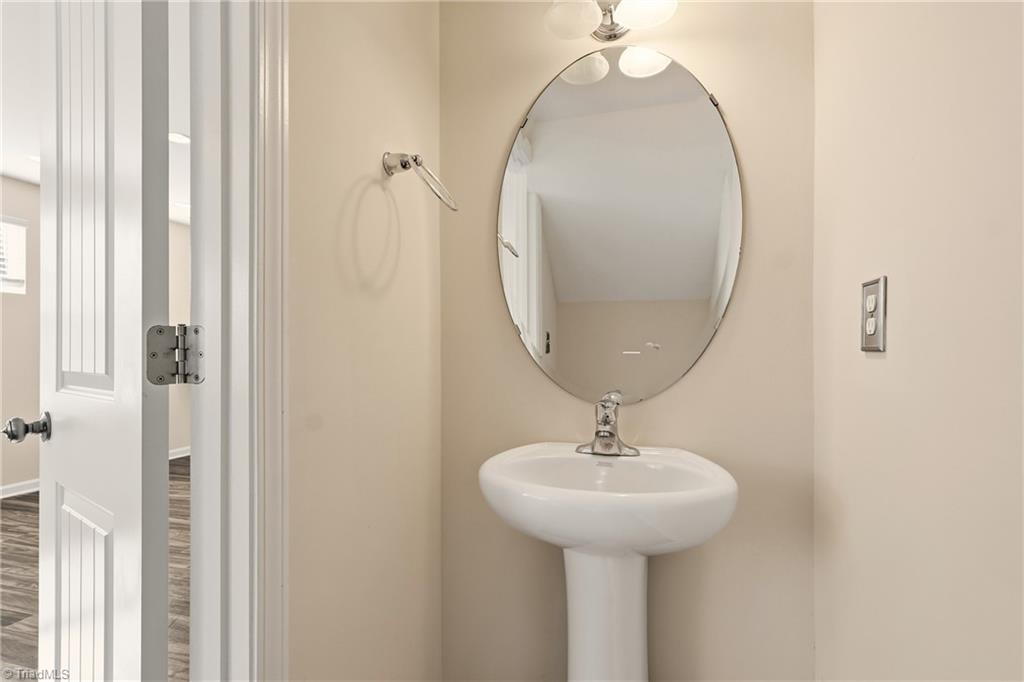 3910 Copperfield Court High Point, NC 27282 - Photo 12 of 34