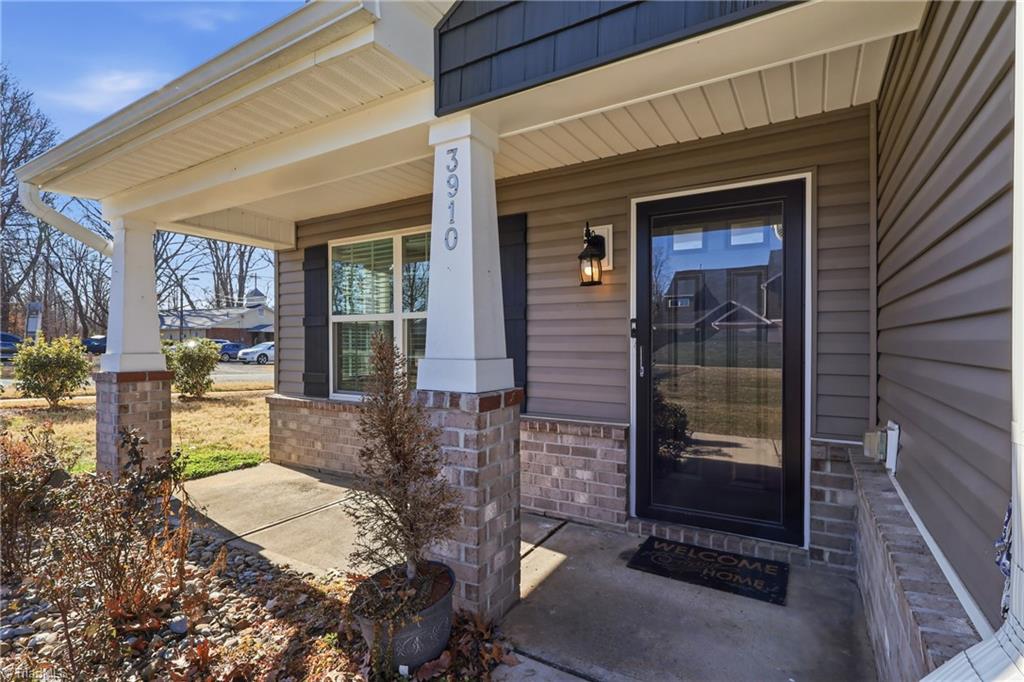 3910 Copperfield Court High Point, NC 27282 - Photo 2 of 34