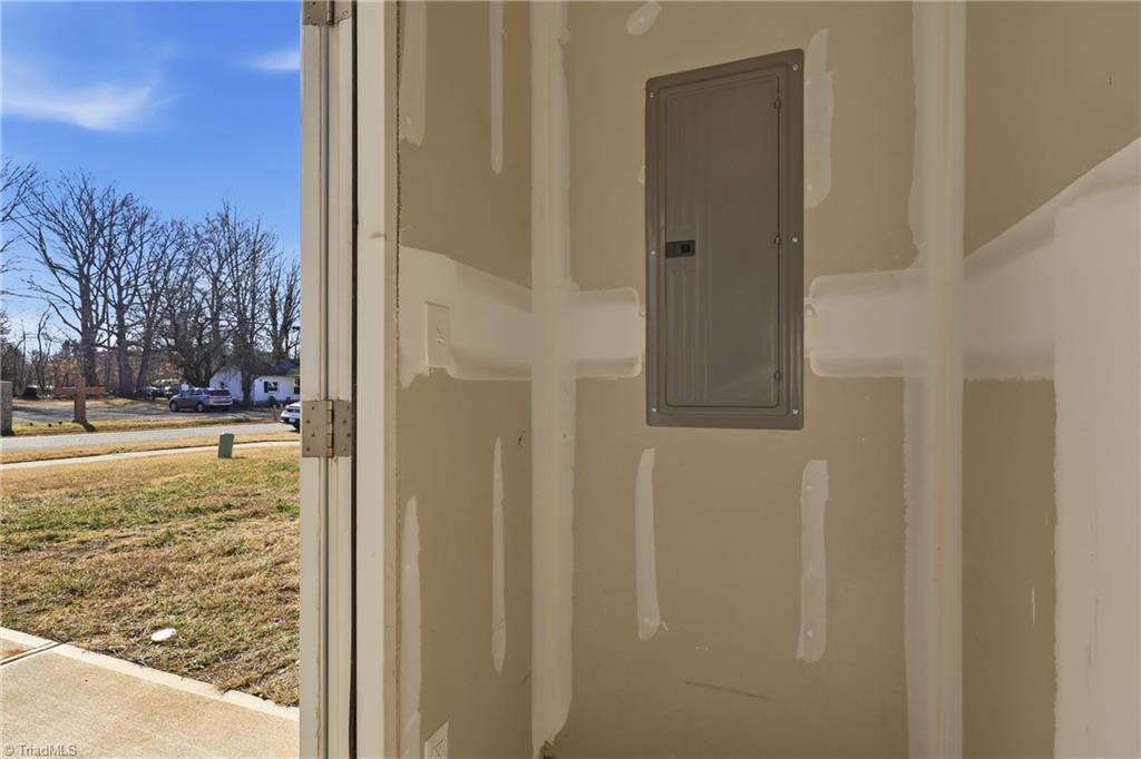 3910 Copperfield Court High Point, NC 27282 - Photo 29 of 34