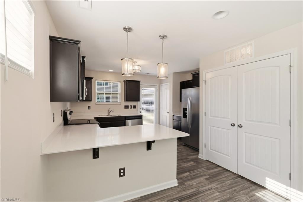 3910 Copperfield Court High Point, NC 27282 - Photo 7 of 34