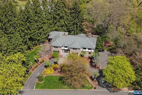 $1,550,000 | 69 Knollwood Road, Upper Saddle River, NJ 07458