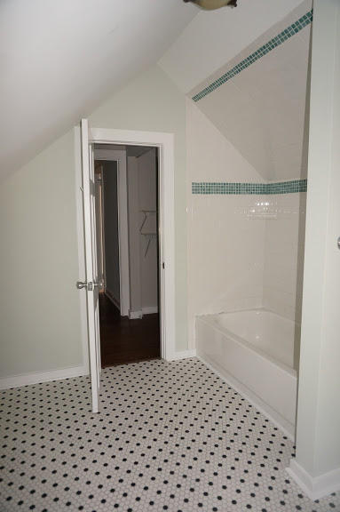 222 Woodland Shores Road Charleston, SC 29412 - Photo 16 of 26 Upstairs Bth 1