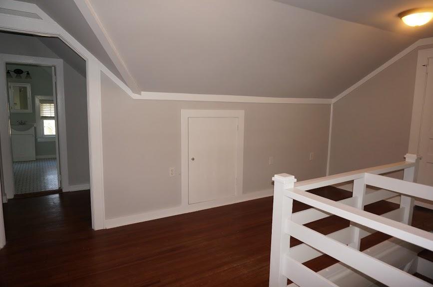 222 Woodland Shores Road Charleston, SC 29412 - Photo 18 of 26 Upstairs sitting and bathroom