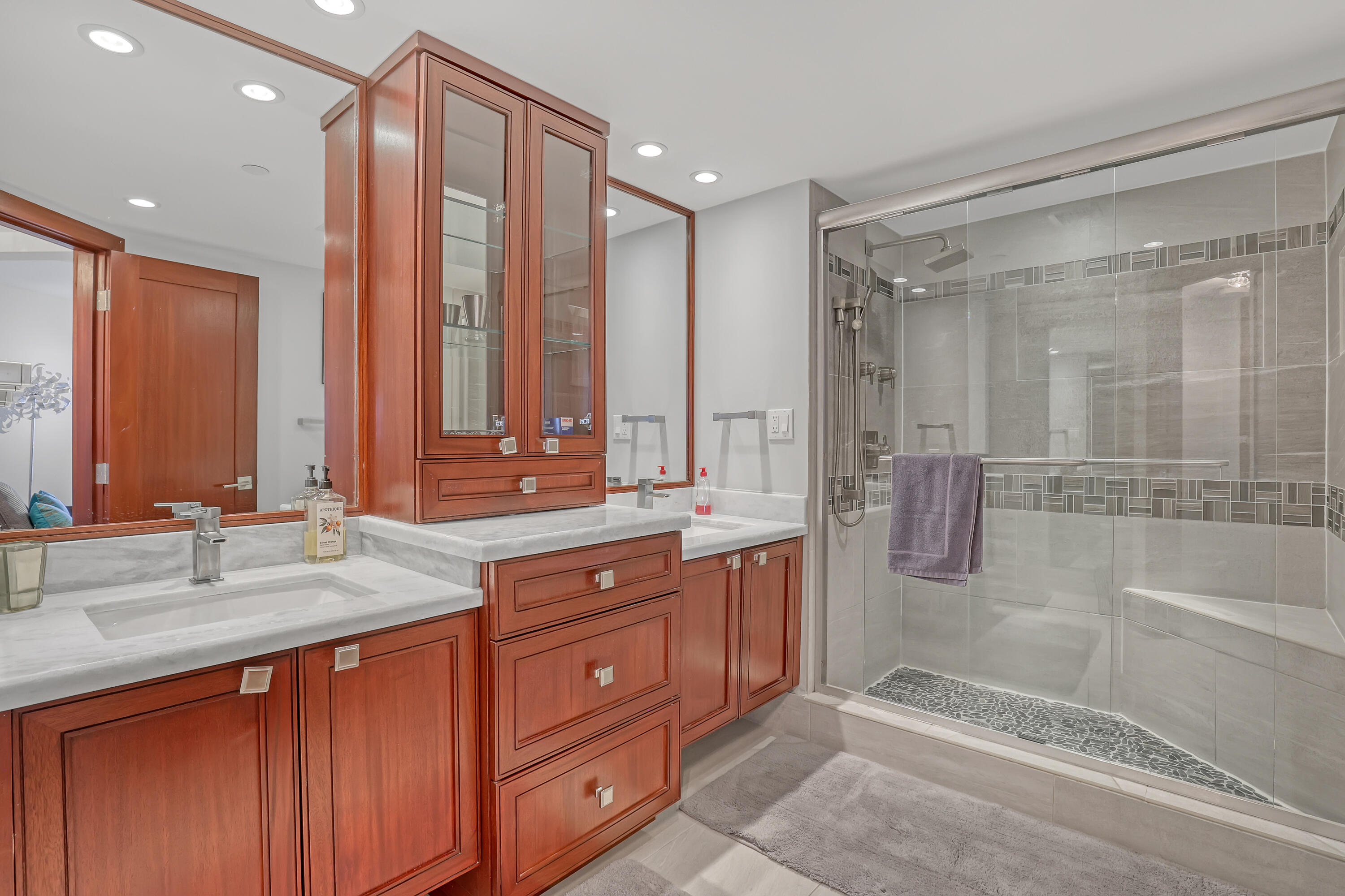 5200 North Ocean Drive, Unit 1902 Riviera Beach, FL 33404 - Photo 35 of 104 Guest Bathroom