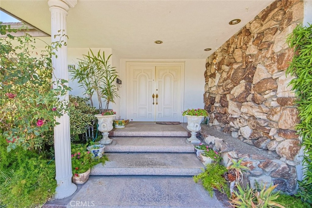 1801 Greenbriar Road Glendale, CA 91207 - Photo 4 of 75