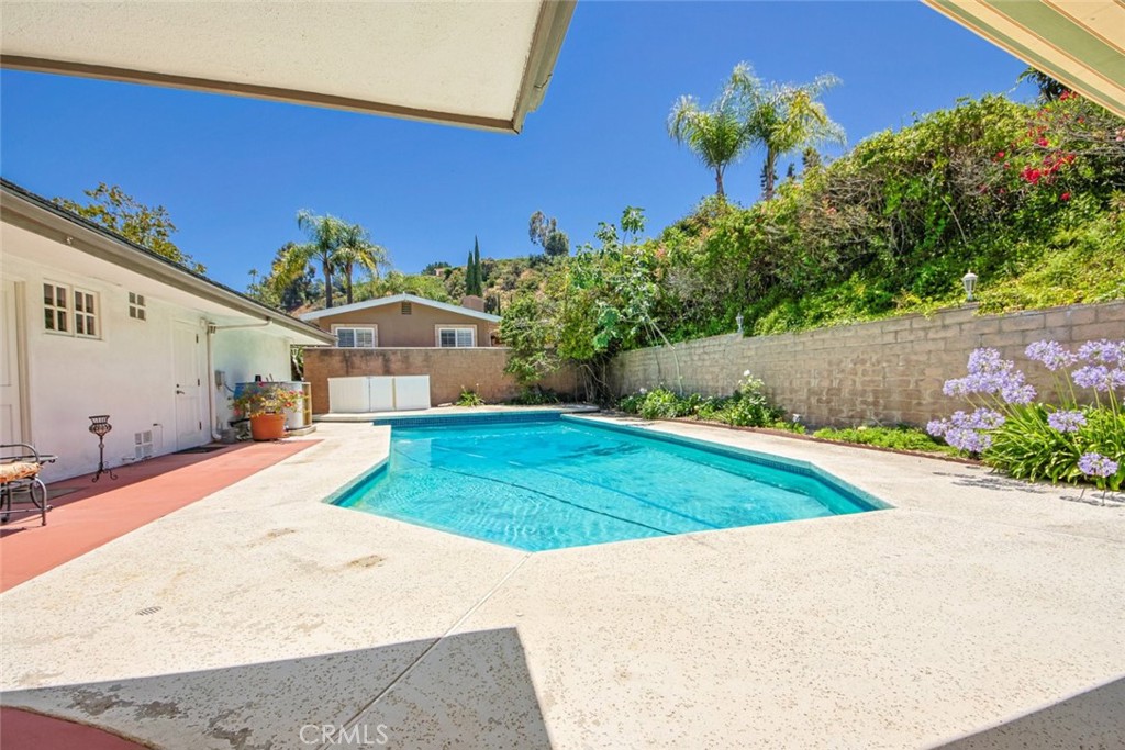 1801 Greenbriar Road Glendale, CA 91207 - Photo 9 of 75