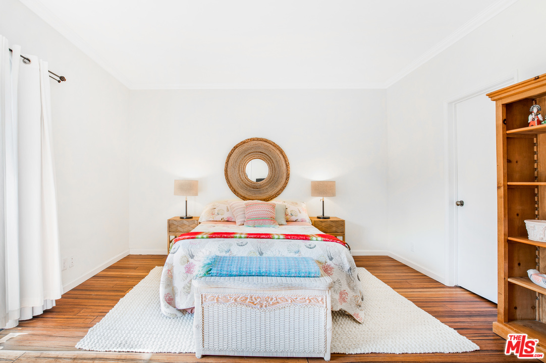 8180 Manitoba Street, Unit 124 Playa del Rey, CA 90293 - Photo 16 of 30 a room with a bed and a dresser