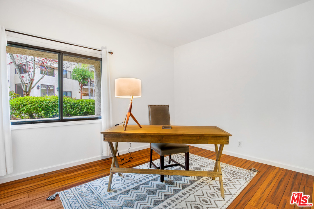 8180 Manitoba Street, Unit 124 Playa del Rey, CA 90293 - Photo 18 of 30 a workspace with furniture and a window