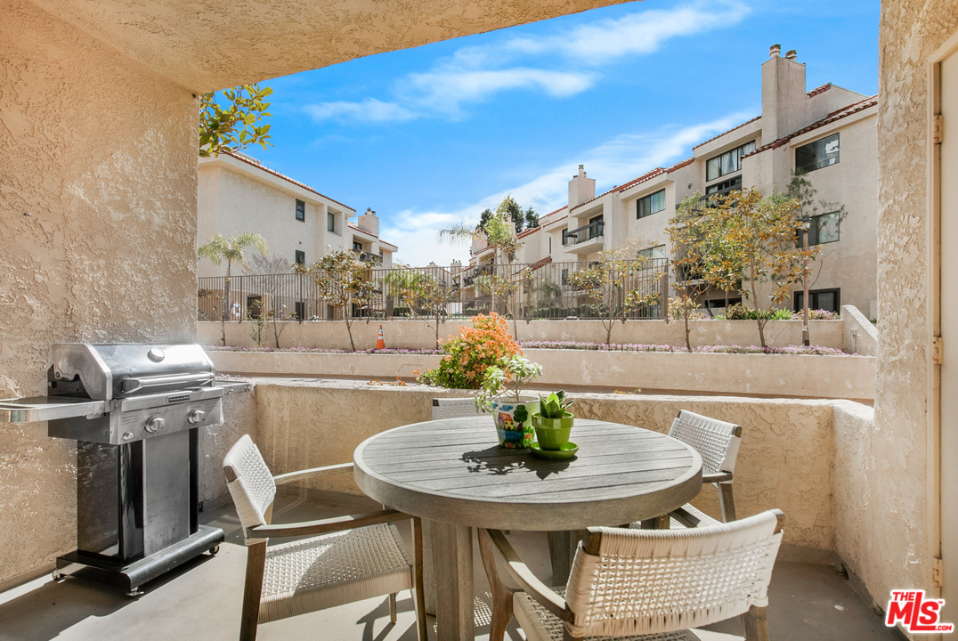 8180 Manitoba Street, Unit 124 Playa del Rey, CA 90293 - Photo 20 of 30 a view of a dining room with furniture and wooden floor