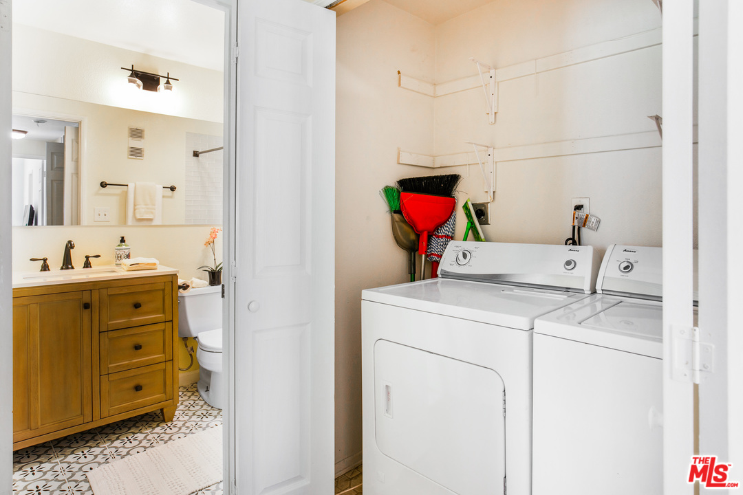 8180 Manitoba Street, Unit 124 Playa del Rey, CA 90293 - Photo 23 of 30 a utility room with dryer and washer