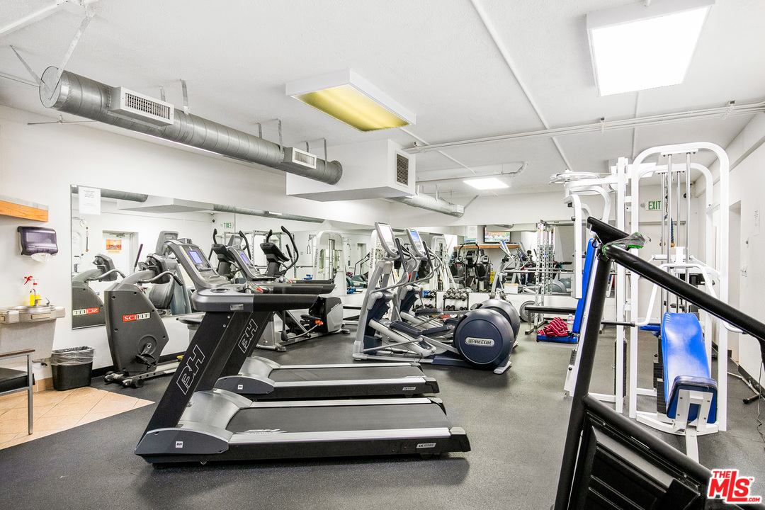 8180 Manitoba Street, Unit 124 Playa del Rey, CA 90293 - Photo 24 of 30 a view of a room with gym equipment