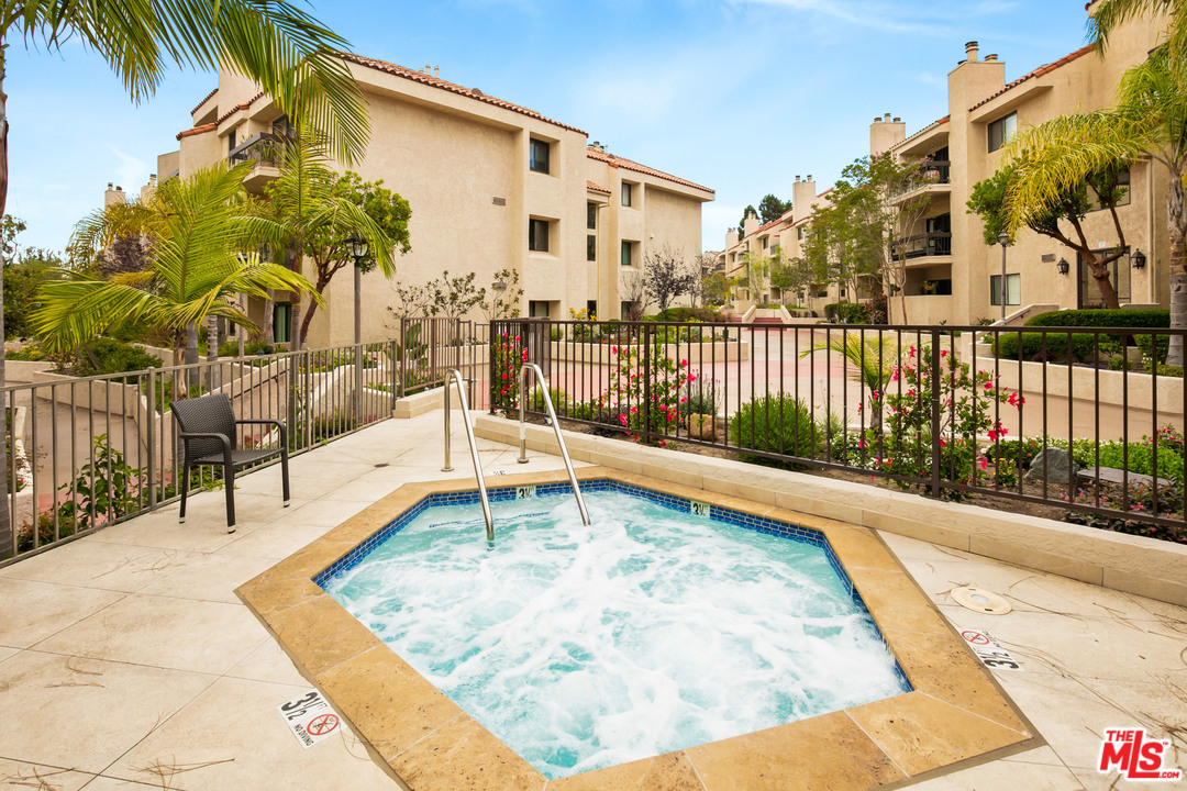 8180 Manitoba Street, Unit 124 Playa del Rey, CA 90293 - Photo 26 of 30 a view of a swimming pool with a patio
