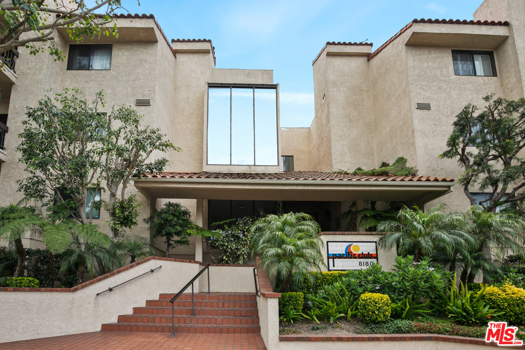 8180 Manitoba Street, Unit 124 Playa del Rey, CA 90293 - Photo 5 of 30 a front view of a house with entryway