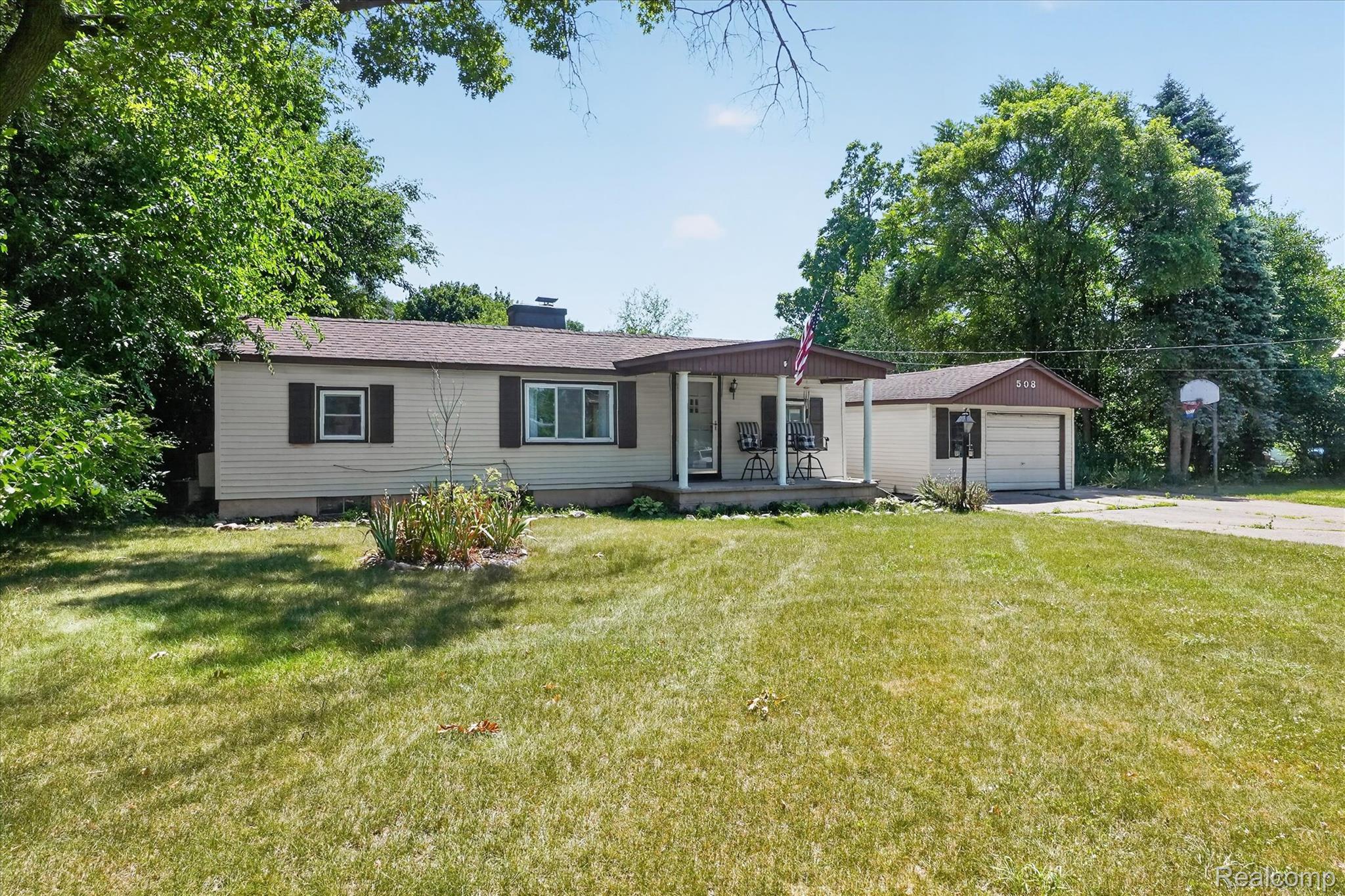 508 Deland Road Flushing, MI 48433 - Photo 1 of 38 Ranch-style residence featuring a covered front porch, an attached one-car garage, and a concrete driveway