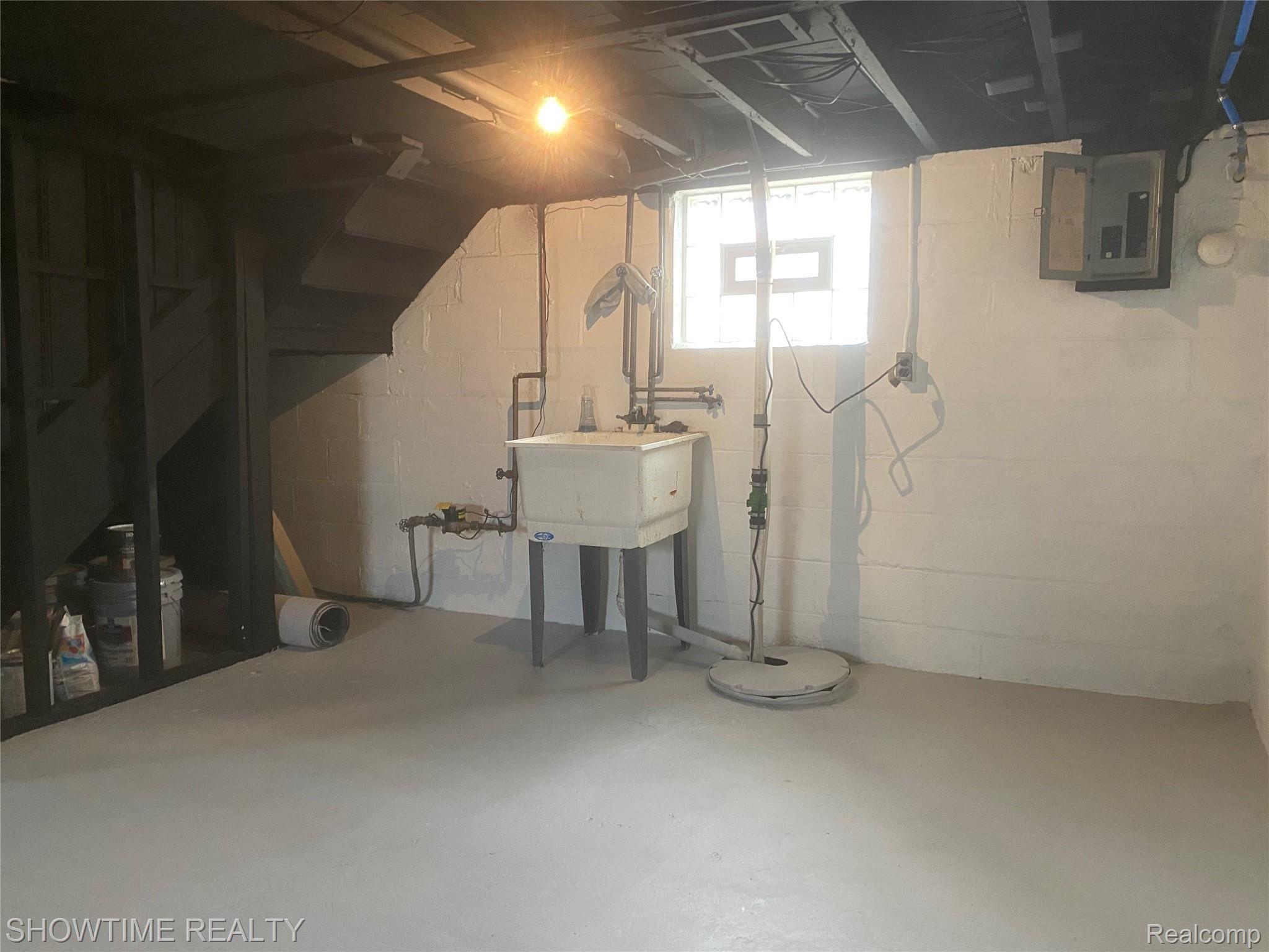 5039 East 9 Mile Road Warren, MI 48091 - Photo 23 of 25 Utility room